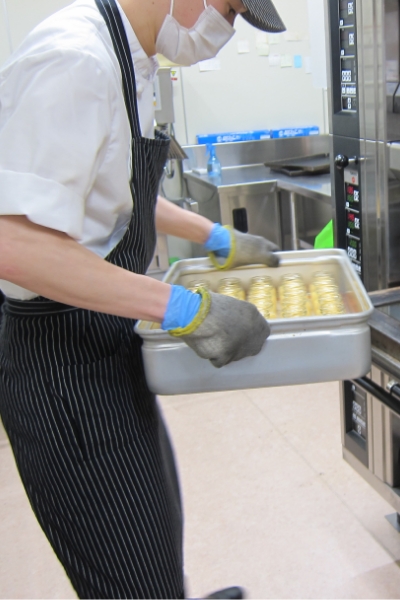 鶏卵事業部で働く人の画像